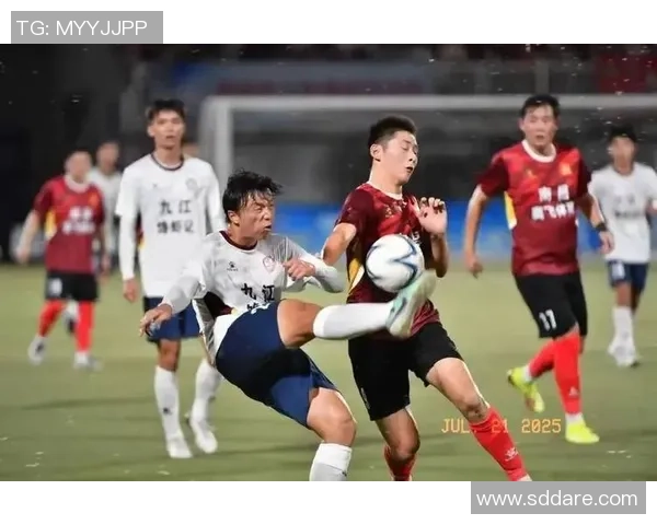 足球巨星下场对决草根高手掀起热血业余挑战赛风暴