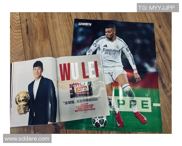 足球巨星跪地庆祝瞬间展现坚韧与荣耀的独特魅力